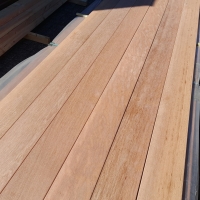 Keruing schuttingplank met V-groeven &ndash; 1,6 x 14,5 x 335 cm